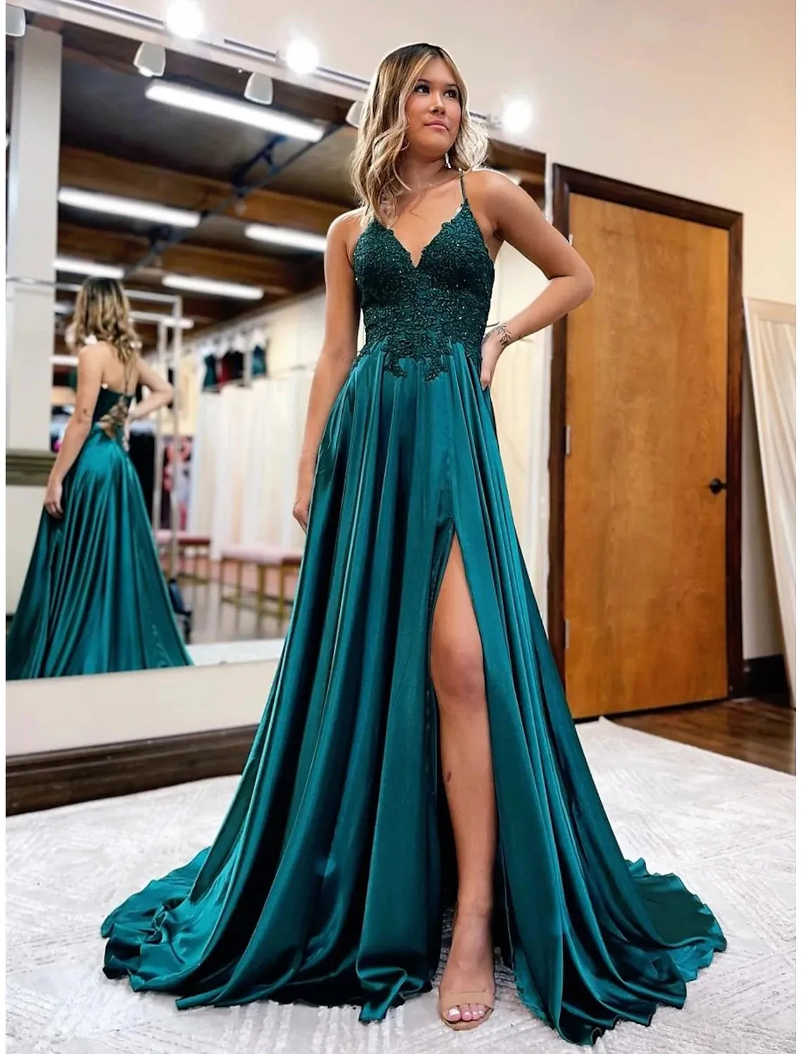 Luolandi A-Line Prom Dresses Empire Dress Formal Wedding Party Court Train Sleeveless V Neck Satin Backless