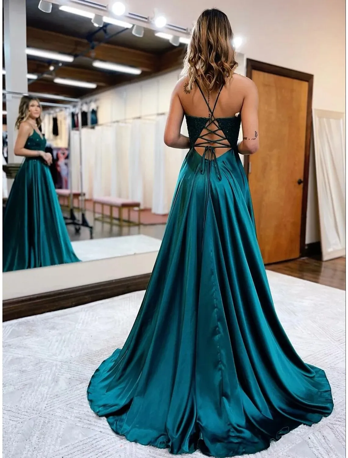 Luolandi A-Line Prom Dresses Empire Dress Formal Wedding Party Court Train Sleeveless V Neck Satin Backless