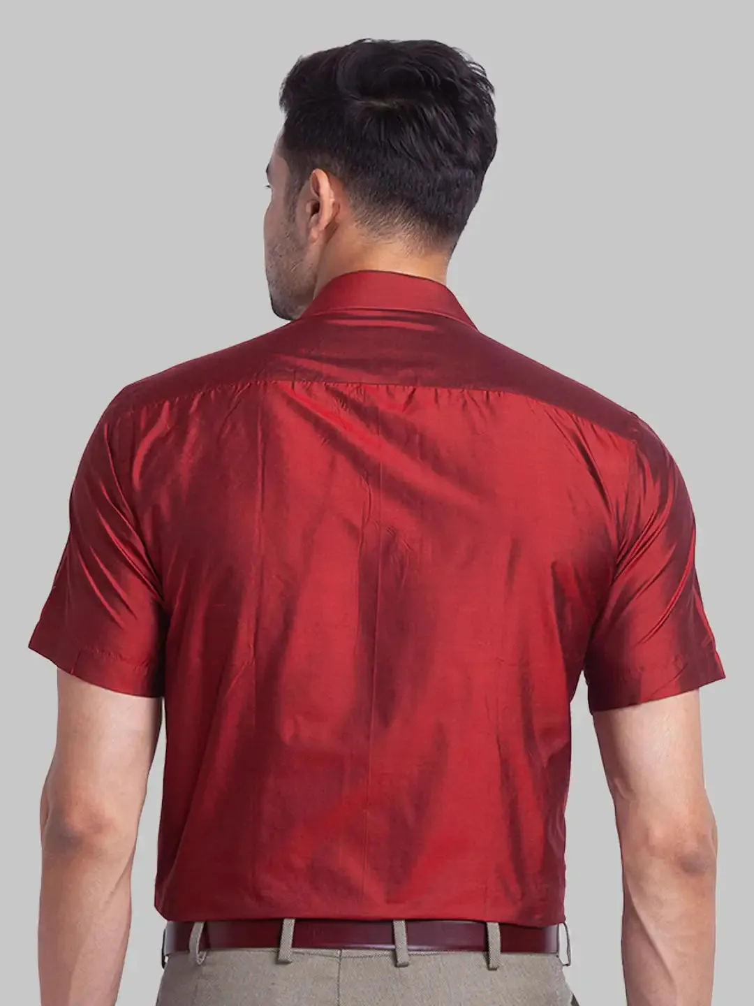 Men Maroon Regular Fit Solid Silk Half Sleeve Cut Away Collar Shirts