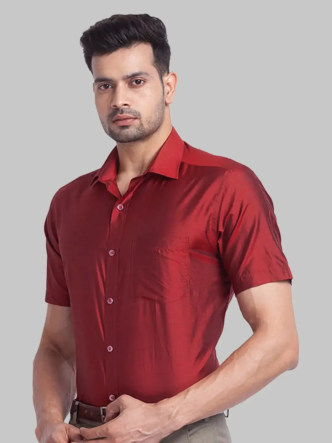 Men Maroon Regular Fit Solid Silk Half Sleeve Cut Away Collar Shirts